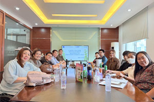 泰國(guó)經(jīng)銷商合作伙伴率團(tuán)隊(duì)來(lái)易純公司考察